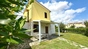 M375 - Marcelli, bilocale con giardino in residence con piscina